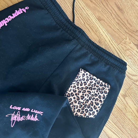 MISS EATWELL LOGO SLIM JOGGER - Heather McMahon Black Cheetah Animal Print - Picture 4 of 5